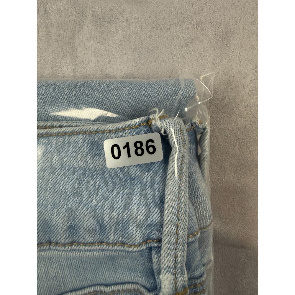 GUESS Jeans Women's Size 32 Curvy Light Wash Crop Distressed Stretch - Picture 9 of 9